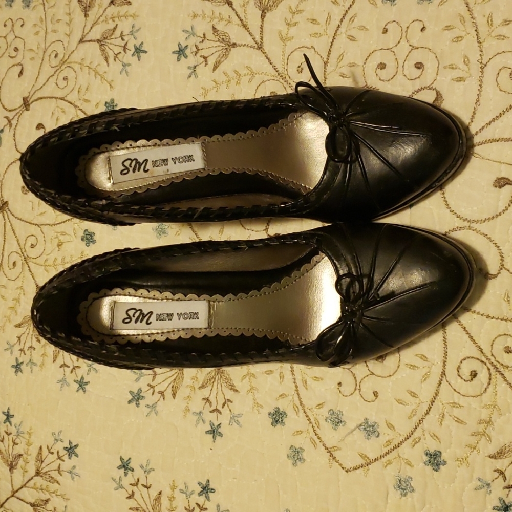 Black Pumps